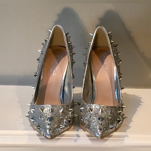 Silver spiked silver pumps. 4 “ heel. Like new. Carvela, size 6. Sexy/Kicka$$ - Picture 7 of 9